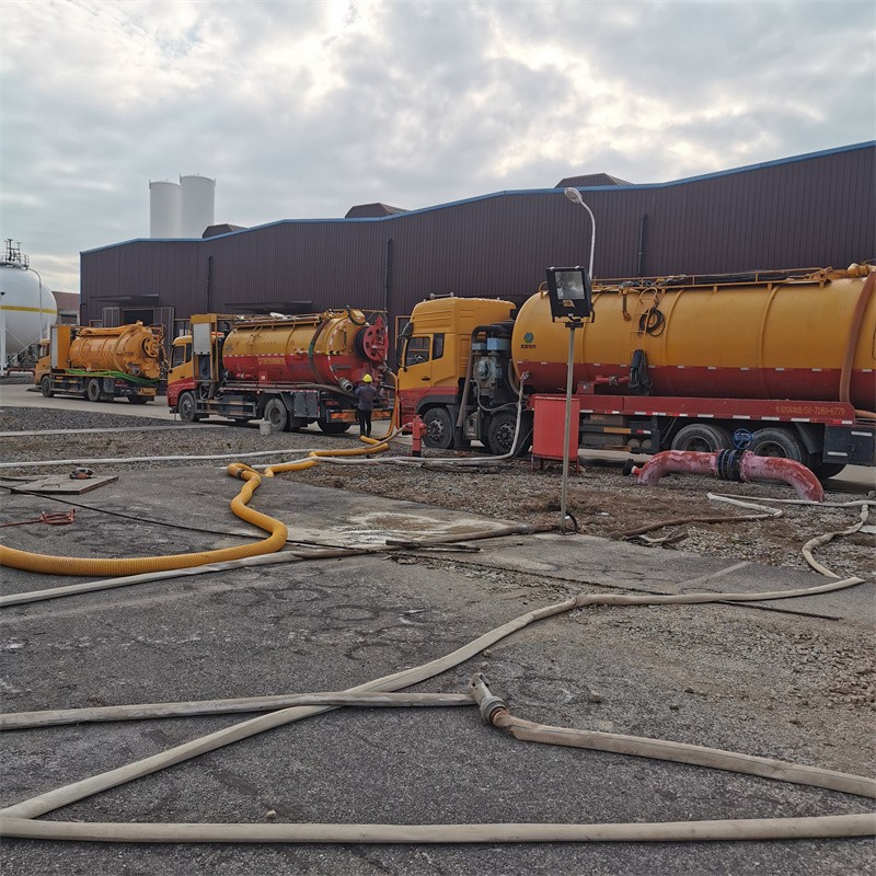 新州镇污水池清理