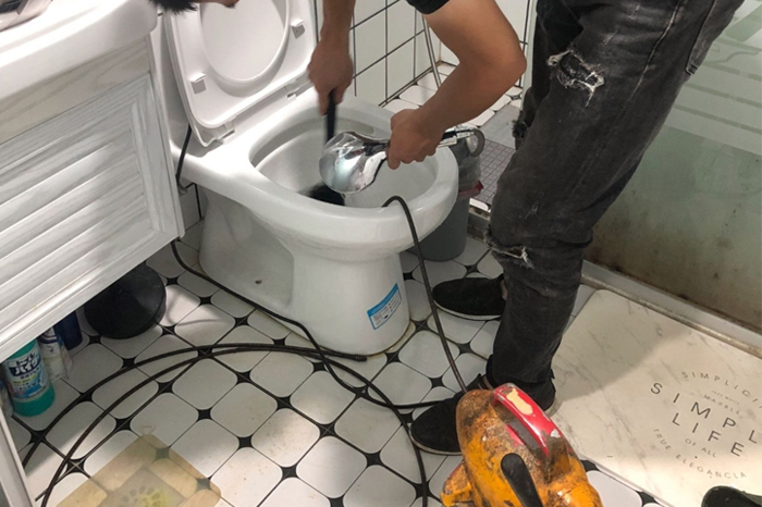 新州镇马桶堵塞自己疏通还是找师傅?专业上门服务让你省时更省心
